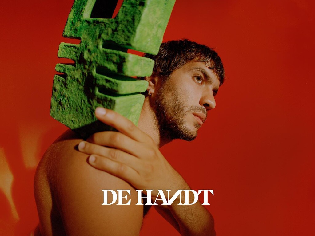 De Handt Behind The Papier Maché - © Hot Copy